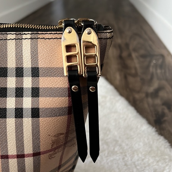 Burberry Salisburry Shoulder Tote w/ nova check (additional pics) - Picture 5 of 15